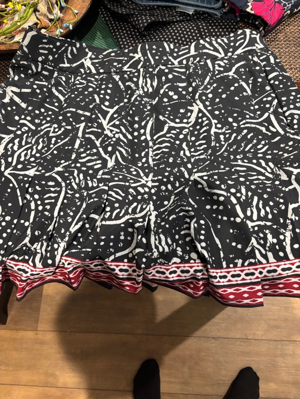 Chico's Black and White Abstract Print Skort